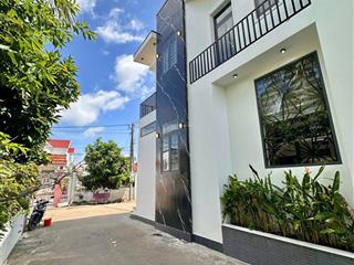 Nhà trệt lầu mới đẹp hoàn công, góc 2 mặt tiền hẻm 71 lê hồng phong, bình thủy cần thơ