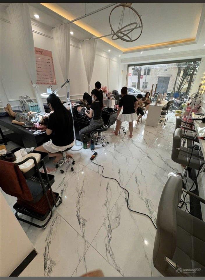 Chính chủ nhà cho thuê kinh doanh liền kề văn quán, có thang máy, không hàng ăn