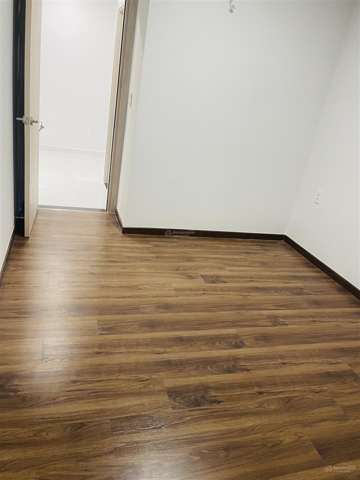 Cho thuê căn 70m2 2pn 2wc nhà trống có rèm giá 6 triệu. hàng hiếm cọc ở ngay, tầng thoáng mát