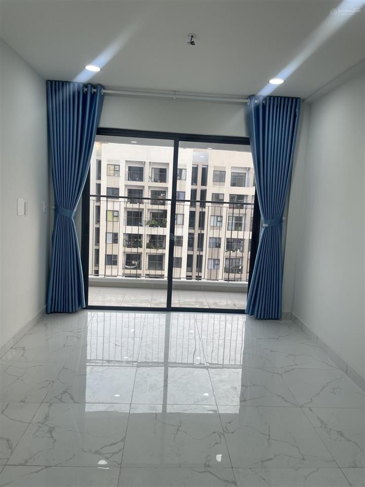 Cho thuê căn 70m2 2pn 2wc nhà trống có rèm giá 6 triệu. hàng hiếm cọc ở ngay, tầng thoáng mát