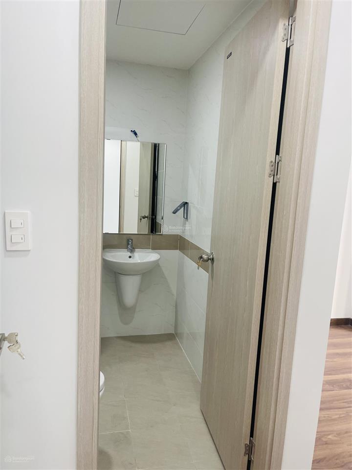 Cho thuê căn 70m2 2pn 2wc nhà trống có rèm giá 6 triệu. hàng hiếm cọc ở ngay, tầng thoáng mát