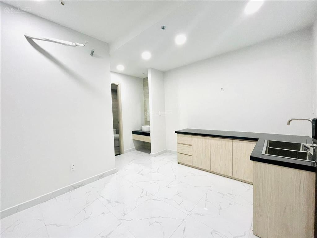 Cho thuê căn hộ charm city 50m2 có rèm, tủ bếp giá 5 triệu, đầy đủ tiện ích, ở ngay