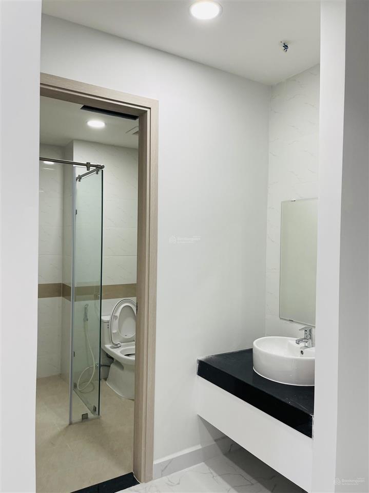 Cho thuê căn hộ charm city 50m2 có rèm, tủ bếp giá 5 triệu, đầy đủ tiện ích, ở ngay