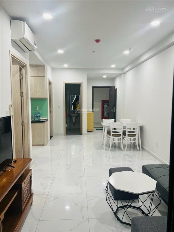 Cho thuê căn hộ 70m², 2pn, 2wc, tầng thấp, full nội thất, ban công thoáng, nhà đẹp, dọn vào ở ngay