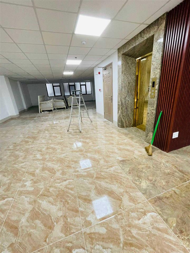 Cho thuê nhà mặt tiền khu vip tại phan xích long  dtsd 960m2  5 tầng