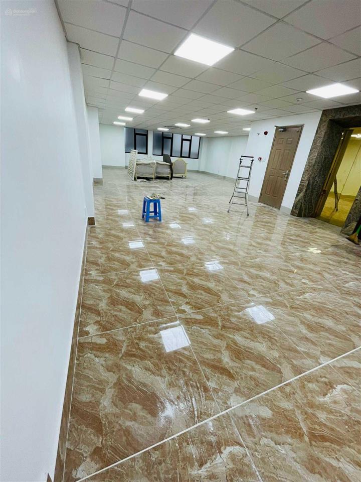 Cho thuê nhà mặt tiền khu vip tại phan xích long  dtsd 960m2  5 tầng