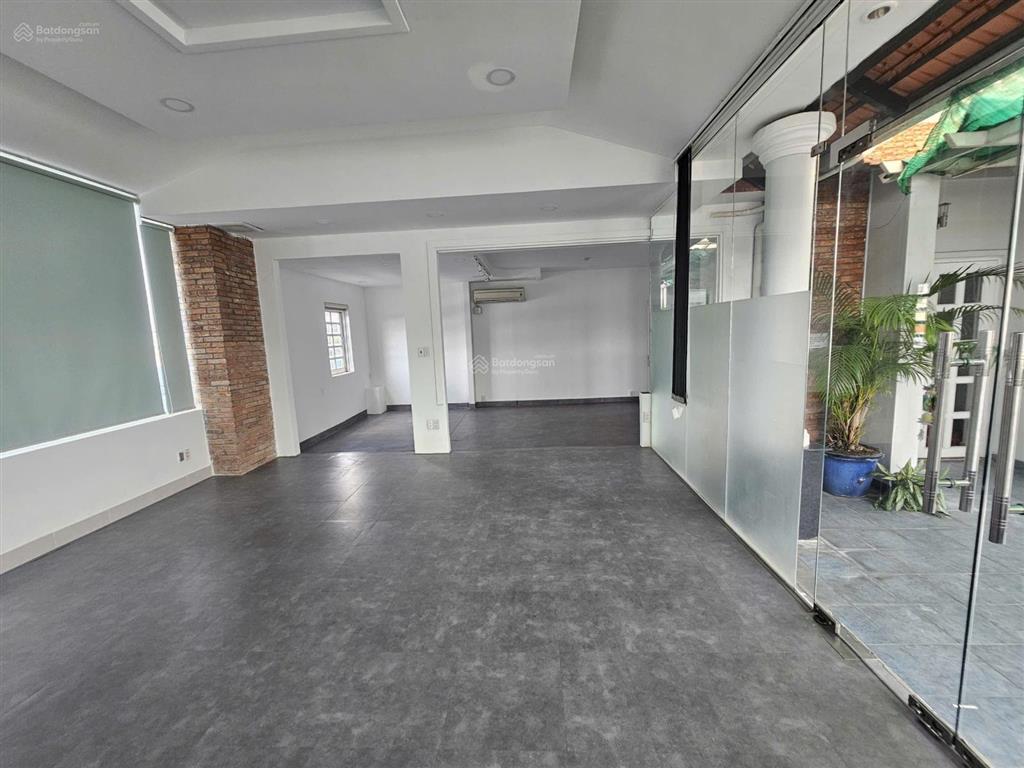 Cần cho thuê nhà 115/10a trần quốc thảo, phù hợp văn phòng, thẩm mỹ, dtsd gần 1800m2 tại quận 3
