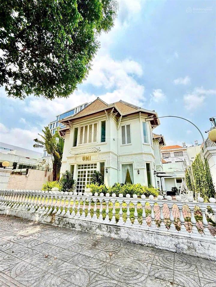 Cần cho thuê biệt thự sân vườn tại phạm ngọc thạch, quận 3  phù hợp mô hình f&b