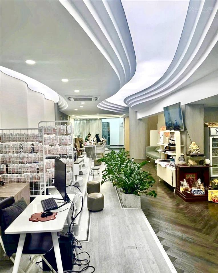 Cho thuê nhà 46 nguyễn thông, phường 9, quận 3  dtsd 900m2