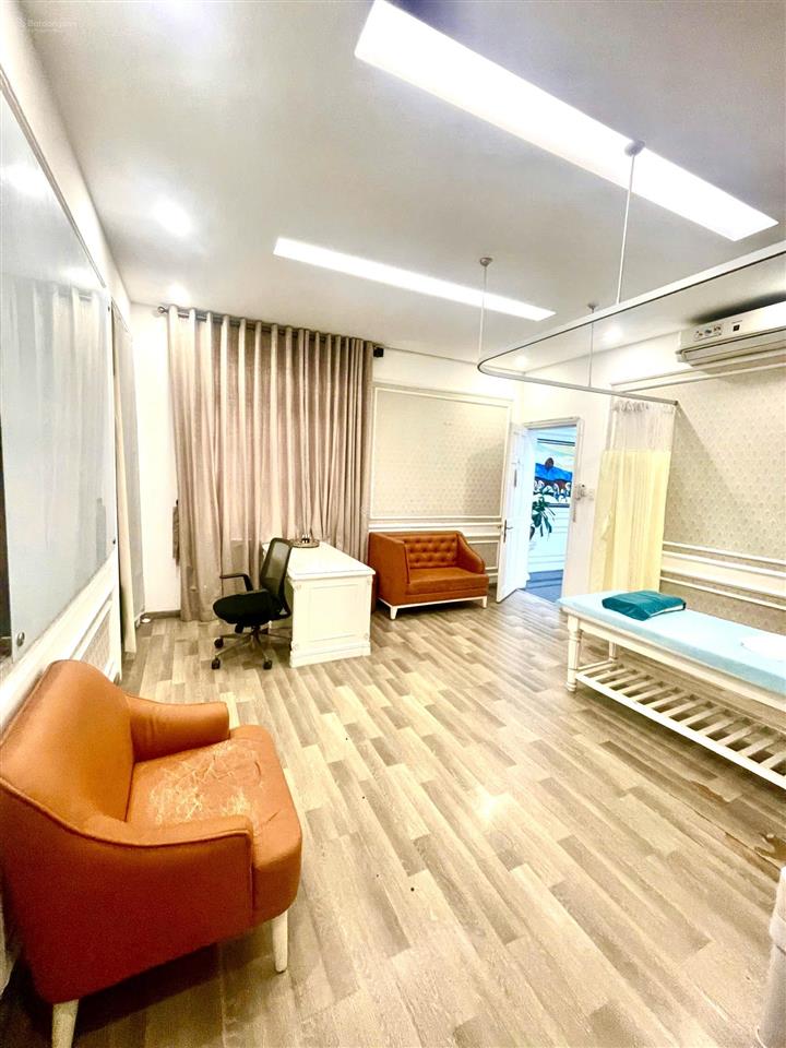 Cho thuê biệt thự nguyễn văn thủ  dtsd 500m2, quận 1