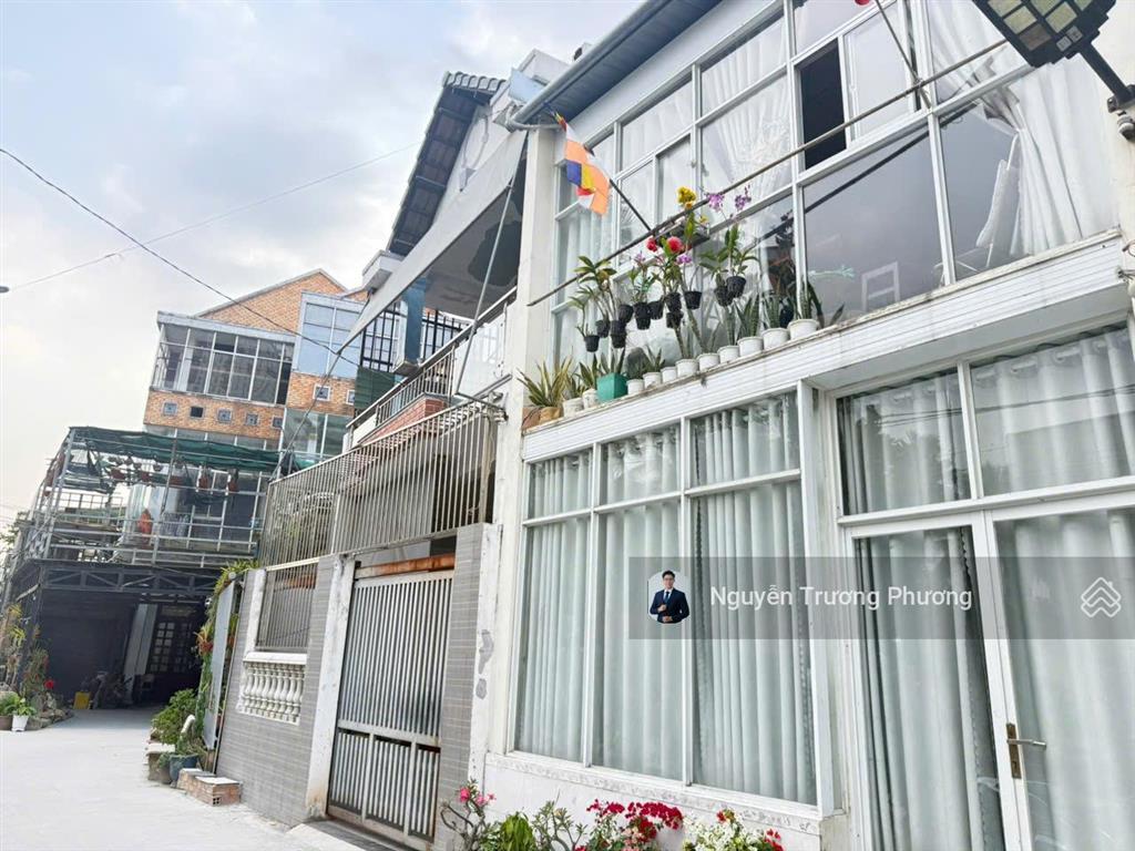 124m2(9,8x13,5) nhà sát ql13 chỉ 50m ngay bệnh viện qt hạnh phúc 2 căn riêng ở + cho thuê cực tiện