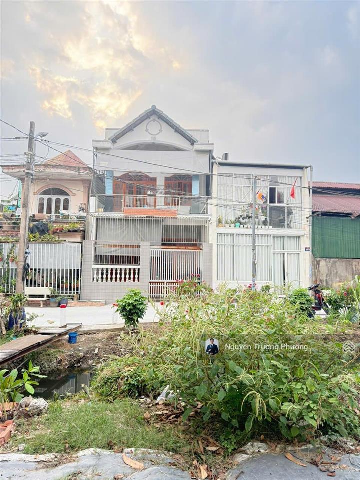 124m2(9,8x13,5) nhà sát ql13 chỉ 50m ngay bệnh viện qt hạnh phúc 2 căn riêng ở + cho thuê cực tiện