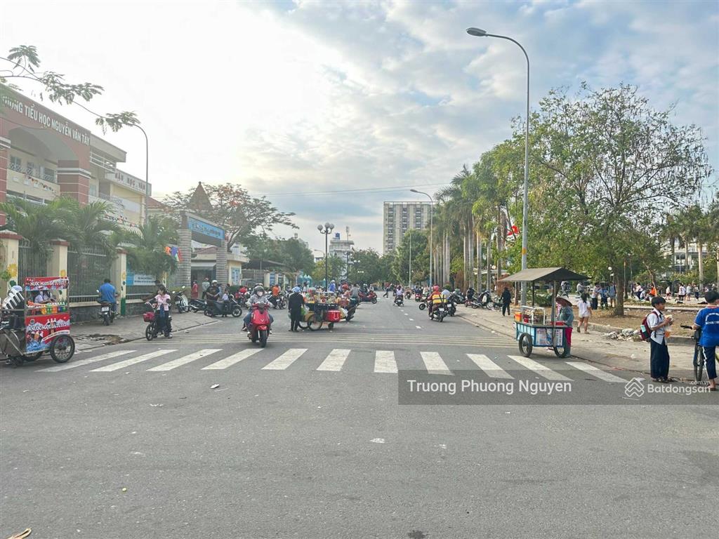 (8,3x27,5) 226,5m2 đất có 100m2 thổcư mặt tiền nhựa vp số cách quốc lộ 13 500m ngay sát bờ sông lớn