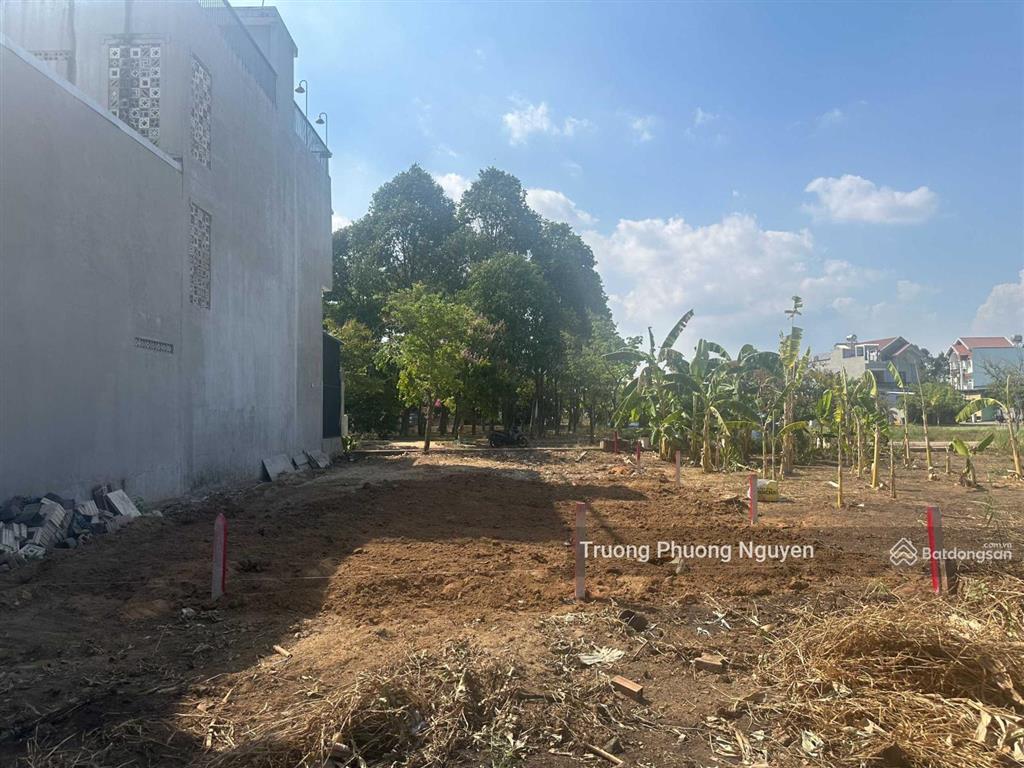 (8,3x27,5) 226,5m2 đất có 100m2 thổcư mặt tiền nhựa vp số cách quốc lộ 13 500m ngay sát bờ sông lớn