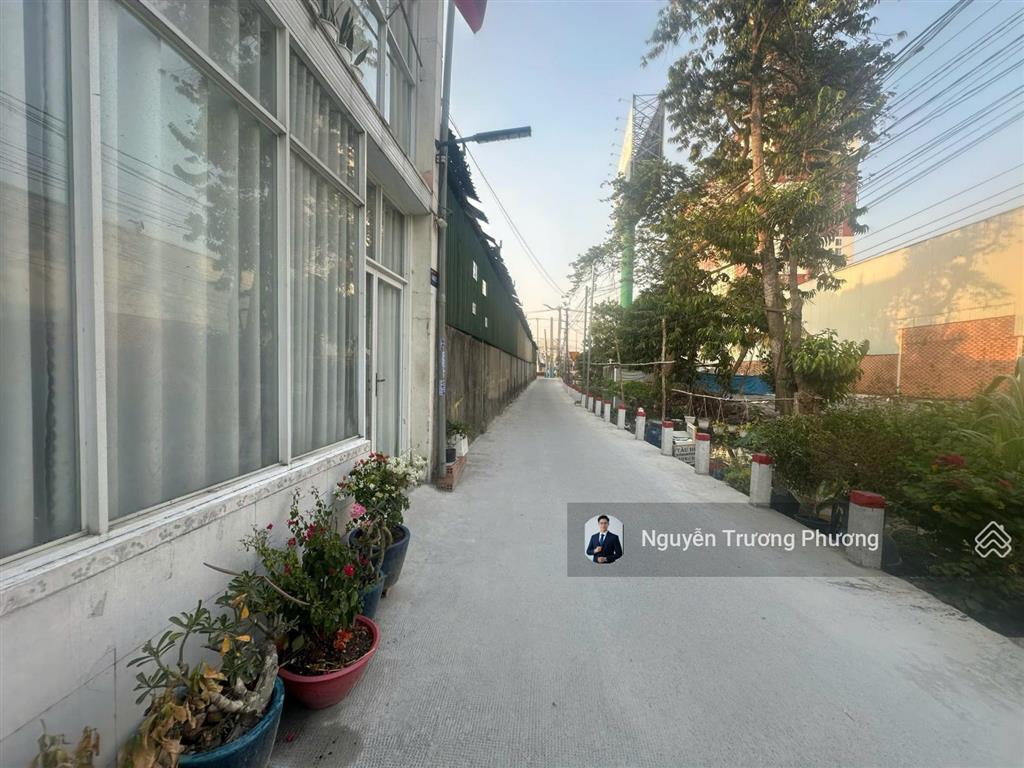 124m2(9,8x13,5) nhà sát ql13 chỉ 50m ngay bệnh viện qt hạnh phúc căn đôi riêng biệt ở + cho thuê