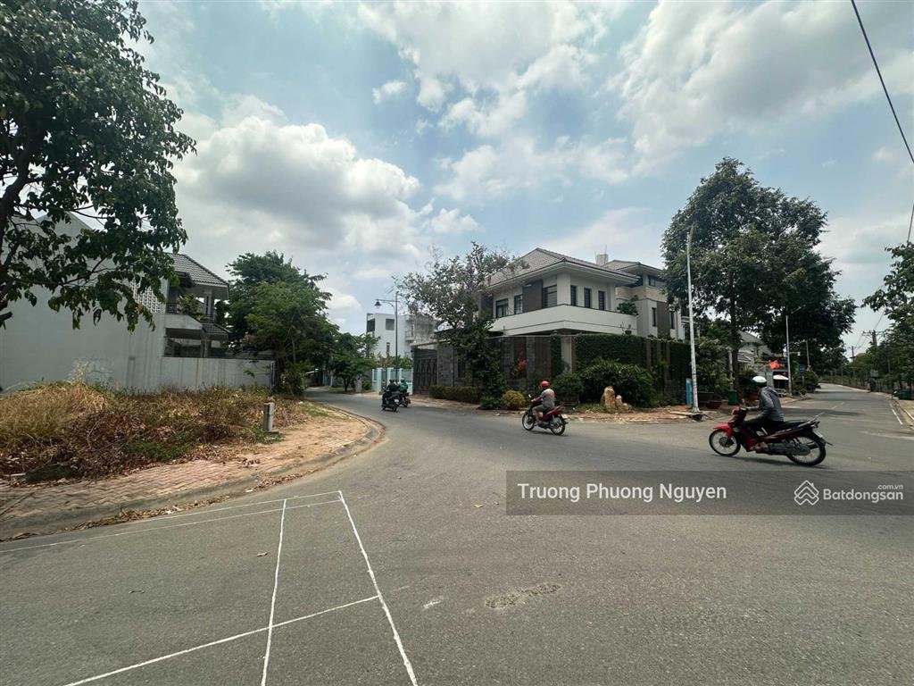 (8,3x27,5) 226,5m2 đất có 100m2 thổcư mặt tiền nhựa vp số cách quốc lộ 13 500m ngay sát bờ sông lớn