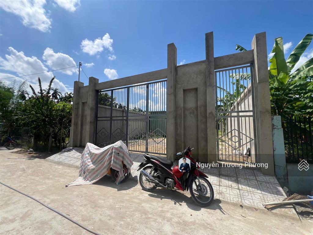 Chủ bán gấp (6,1x19,6m) 121,7m2 đường ô tô sát bờ sông sài gòn cách quốc lộ 13 500m  giáp tp. hcm