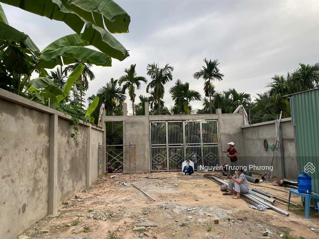 Chủ bán gấp (6,1x19,6m) 121,7m2 đường ô tô sát bờ sông sài gòn cách quốc lộ 13 500m  giáp tp. hcm