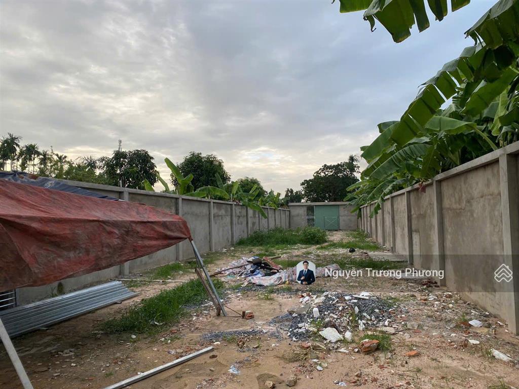 Chủ bán gấp (6,1x19,6m) 121,7m2 đường ô tô sát bờ sông sài gòn cách quốc lộ 13 500m  giáp tp. hcm