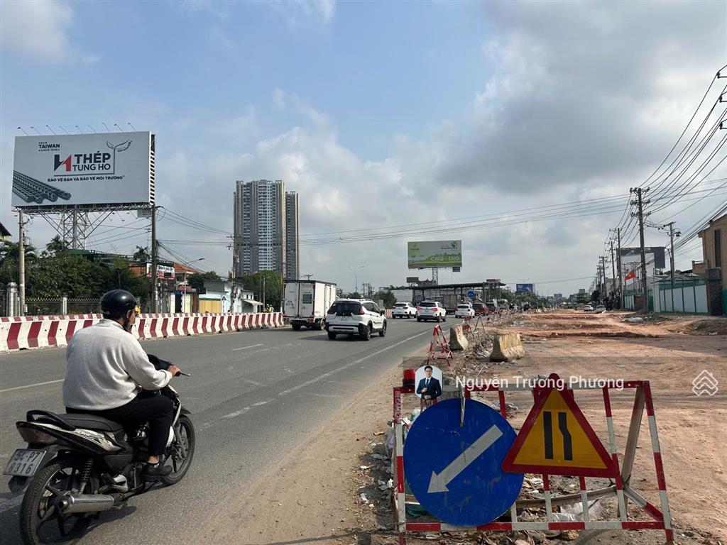 Chính chủ gửi bán lô đất 100,3m2 có sẵn nhà sát sông sg, thông ql13, thuận tiện về trung tâm sg