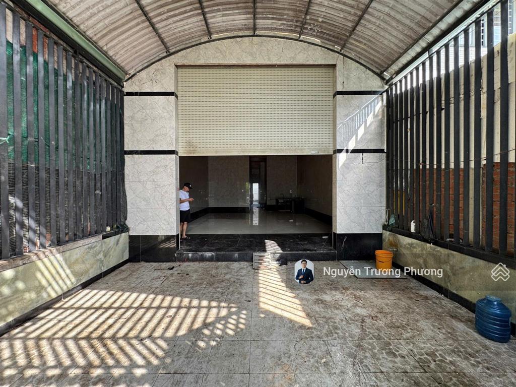 Bán đất tặng nhà 6x23 138m2 full thổ cư khu vực phát triển tod đường nhựa 6m vỉa hè 3m