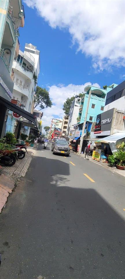 Mặt tiền quận 10 ngay đại học kinh tế ueh, vòng xoay nguyễn tri phương chỉ 10 tỷ