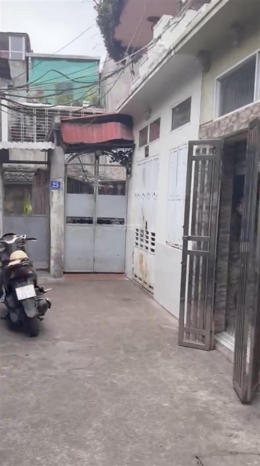 Bán nhà 2,5 tầng ngõ 63 phố cấm 41,2m2 bìa hồng 2 quyền giá 2.35 tỷ