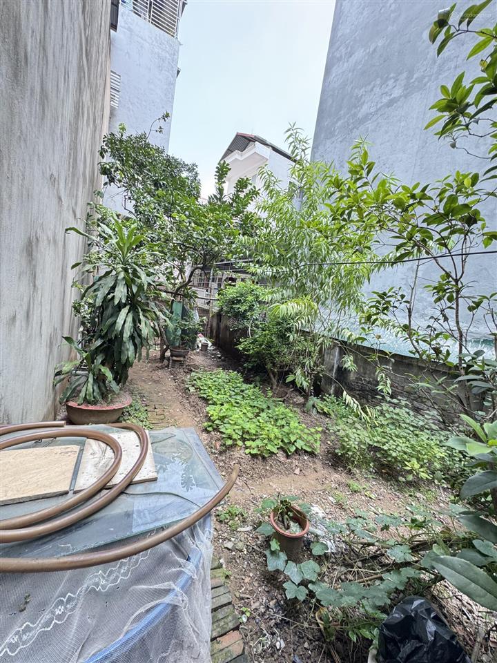 Chính chủ cần bán gấp mảnh đất đường đức giang. 60m2. ô tô đỗ ngay cửa 20m ra phố giá chỉ hơn 6 tỷ