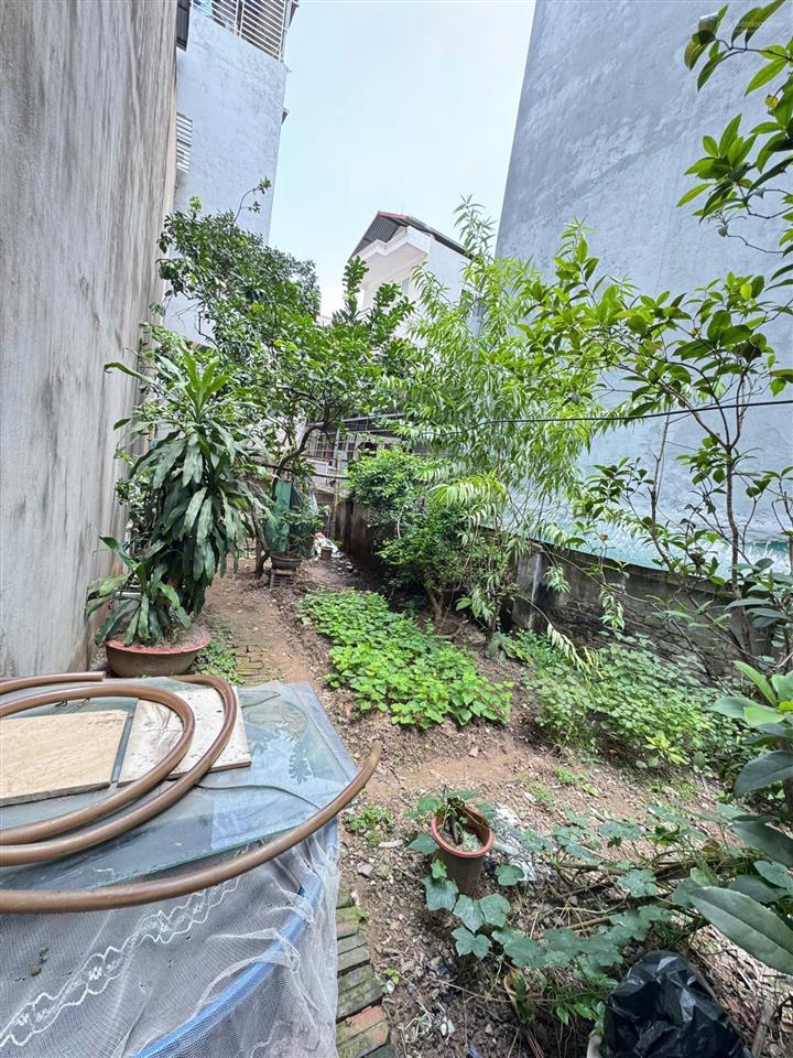 Chính chủ cần bán gấp mảnh đất đường đức giang. 60m2. oto đỗ ngay cửa 20m ra phố giá chỉ hơn 6 tỷ