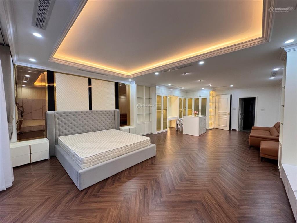 Bán nhanh nhà tam trinh, 80m² x 7 tầng, thang máy, mới keeng, full nội thất, gara, mặt ngõ thông.