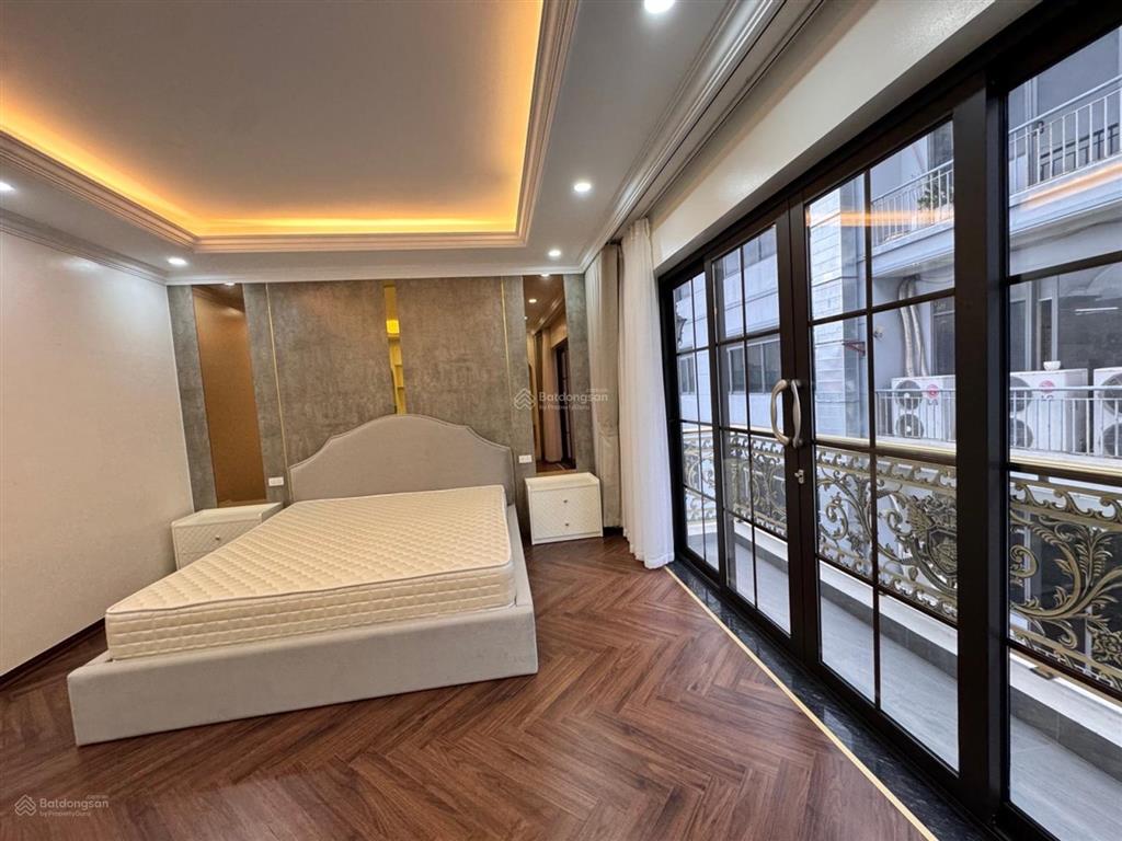 Bán nhanh nhà tam trinh, 80m² x 7 tầng, thang máy, mới keeng, full nội thất, gara, mặt ngõ thông.