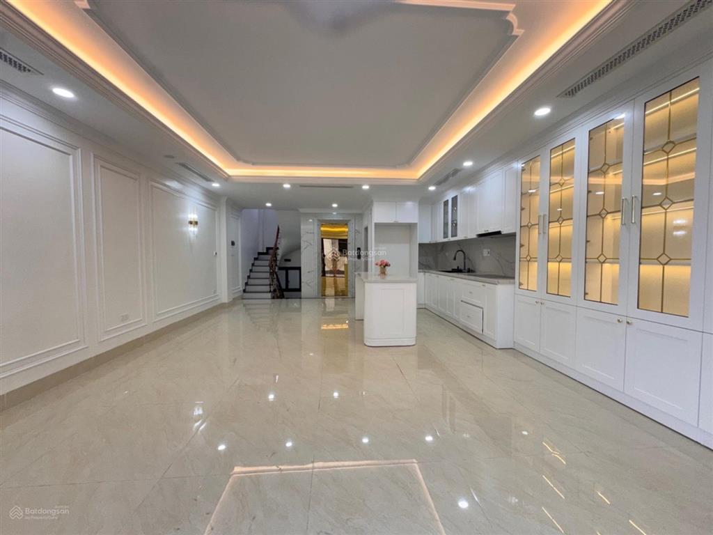 Bán nhanh nhà tam trinh, 80m² x 7 tầng, thang máy, mới keeng, full nội thất, gara, mặt ngõ thông.