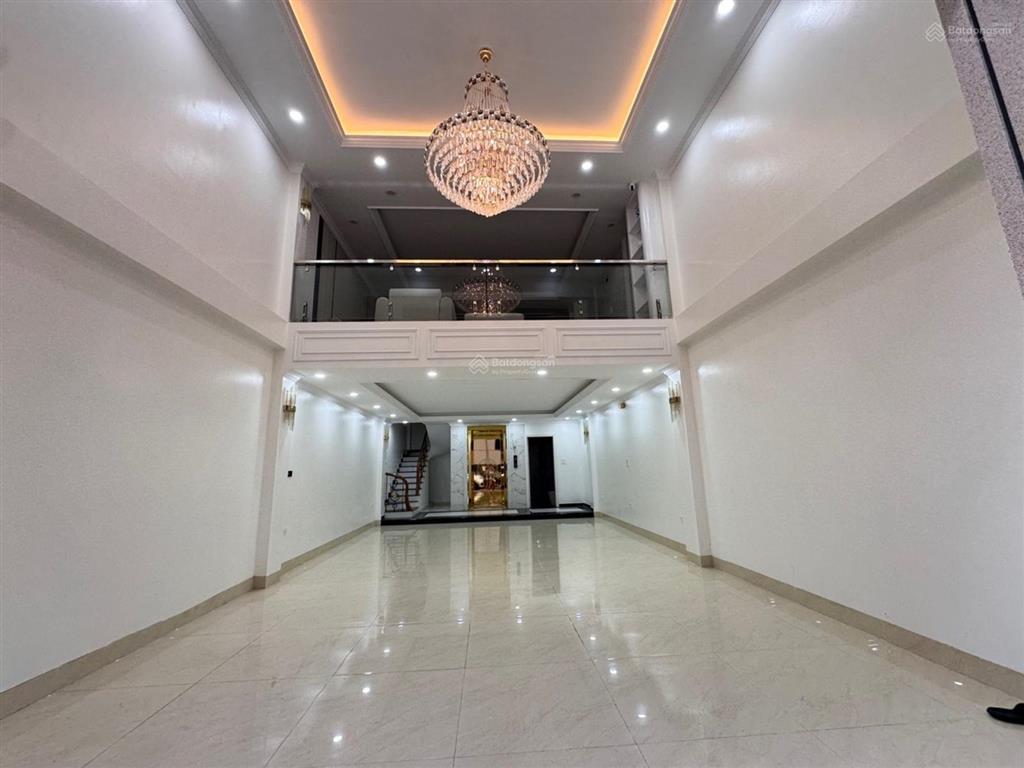 Bán nhanh nhà tam trinh, 80m² x 7 tầng, thang máy, mới keeng, full nội thất, gara, mặt ngõ thông.