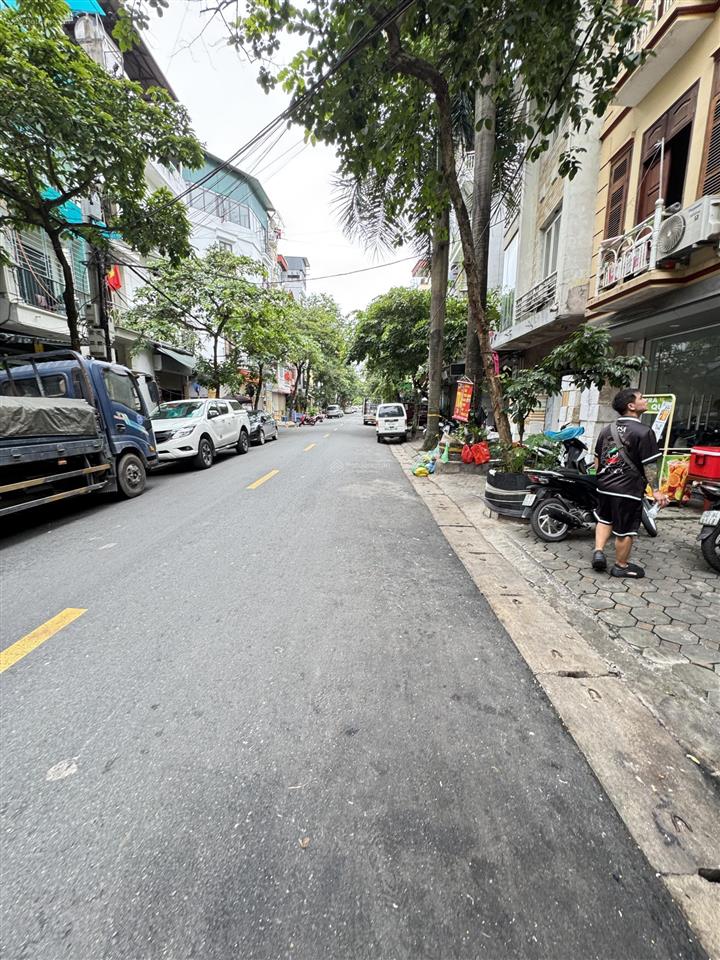 Nguyên căn mới keeng, phân lô hồng hà, 50m2  6 tầng thang máy, full đồ, ở ngay giá chỉ 25tr/tháng