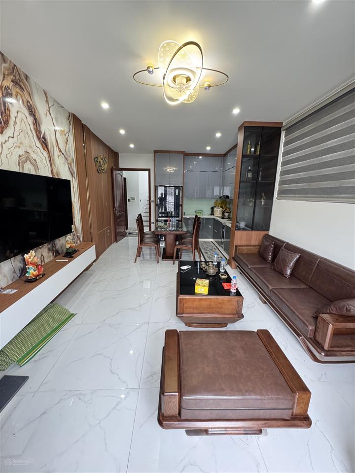 Nguyên căn mới keeng, phân lô hồng hà, 50m2  6 tầng thang máy, full đồ, ở ngay giá chỉ 25tr/tháng