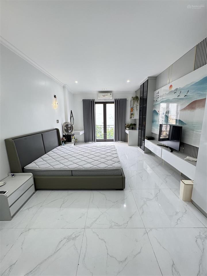 Nguyên căn mới keeng, phân lô hồng hà, 50m2  6 tầng thang máy, full đồ, ở ngay giá chỉ 25tr/tháng
