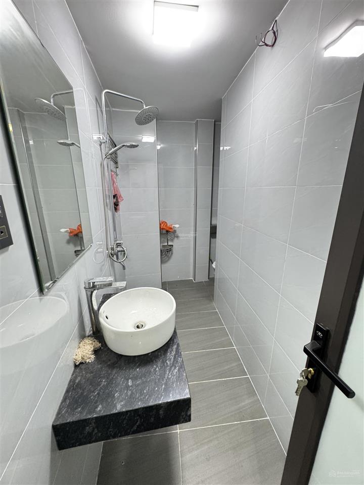 Nguyên căn mới keeng, phân lô hồng hà, 50m2  6 tầng thang máy, full đồ, ở ngay giá chỉ 25tr/tháng