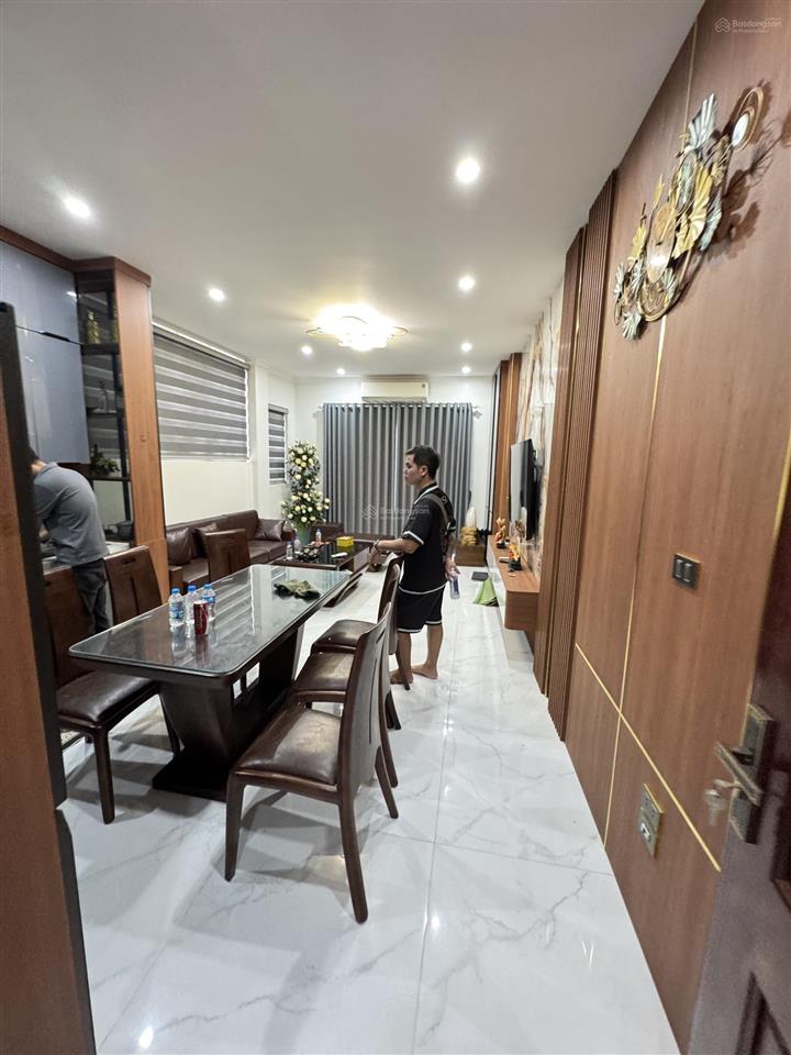 Nguyên căn mới keeng, phân lô hồng hà, 50m2  6 tầng thang máy, full đồ, ở ngay giá chỉ 25tr/tháng