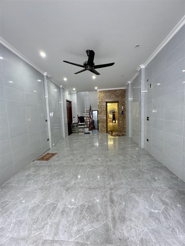 Nguyên căn mới keeng, phân lô hồng hà, 50m2  6 tầng thang máy, full đồ, ở ngay giá chỉ 25tr/tháng