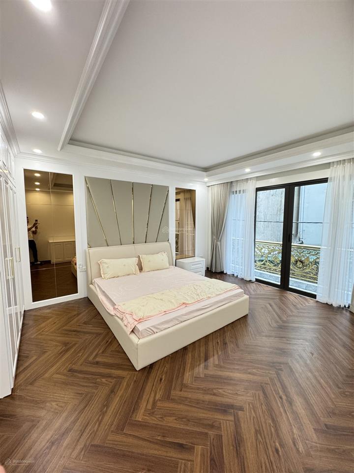 Nhà mới vĩnh hưng 6 tầng thang máy, cách 1 nhà ra phố. tặng full nội thất xịn xò. giá chỉ 15 tỷ