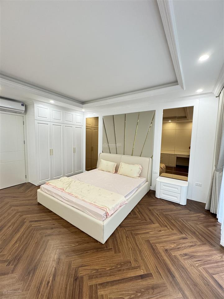 Nhà mới vĩnh hưng 6 tầng thang máy, cách 1 nhà ra phố. tặng full nội thất xịn xò. giá chỉ 15 tỷ