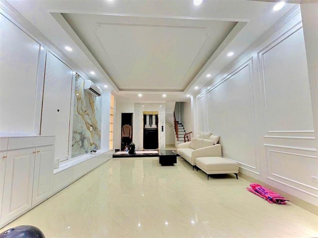 Nhà mới vĩnh hưng 6 tầng thang máy, cách 1 nhà ra phố. tặng full nội thất xịn xò. giá chỉ 15 tỷ