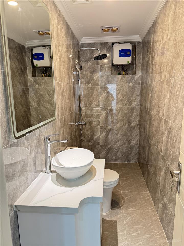 Nhà mới vĩnh hưng 6 tầng thang máy, cách 1 nhà ra phố. tặng full nội thất xịn xò. giá chỉ 15 tỷ