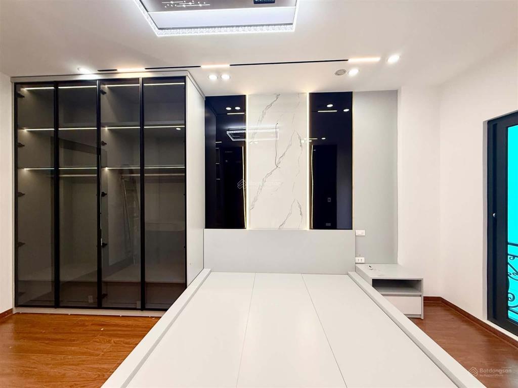 Bán nhà riêng tại bát khối, 35 m², thoáng trước sau, giá tốt chỉ với 6.4 tỷ (có thương lượng).