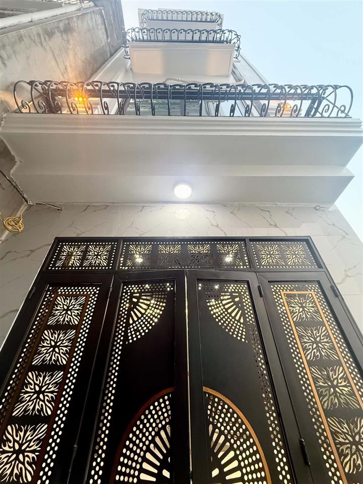 Bán nhà riêng tại bát khối, 35 m², thoáng trước sau, giá tốt chỉ với 6.4 tỷ (có thương lượng).
