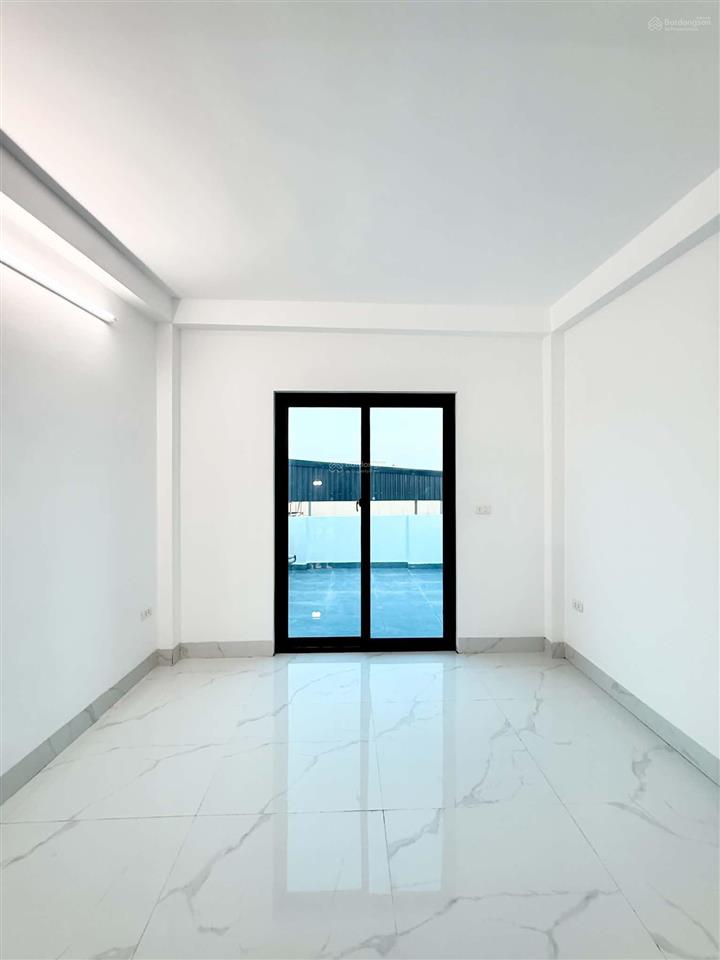 Nhà mới đẹp, ở luôn tặng full nội thất.giá chỉ 5,9 (ctl)tỷ nhà bát khối, 5 tầng 3 ngủ, đủ công năng