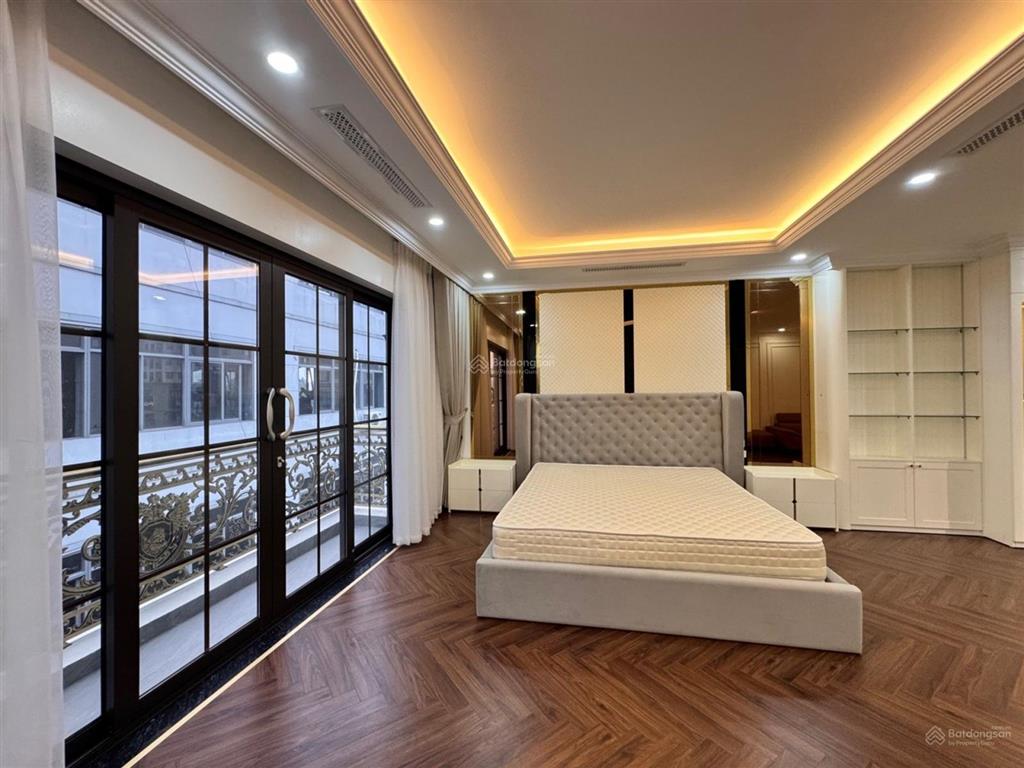 Bán nhanh nhà tam trinh, 80m2 x 7 tầng, thang máy, mới keng, full nội thất, gara, mặt ngõ thông.