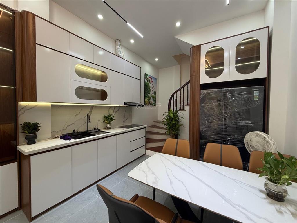 Bán nhà riêng full nội thất mặt ngõ thông, oto qua nhà tại tam trinh, hơn 9tỷ, 35m2, giá cực tốt