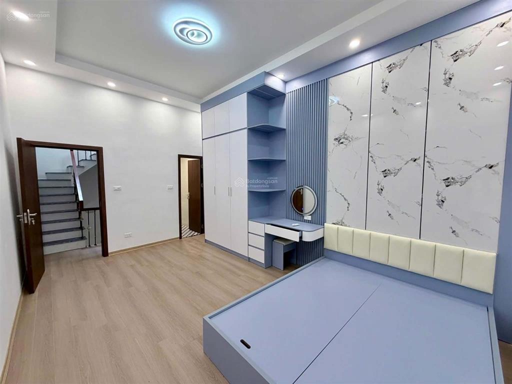 Bán gấp nhà khâm thiên. 35m2, 4 tầng, thoáng trước sau, tặng full nội thất. giá chỉ hơn 8 tỷ