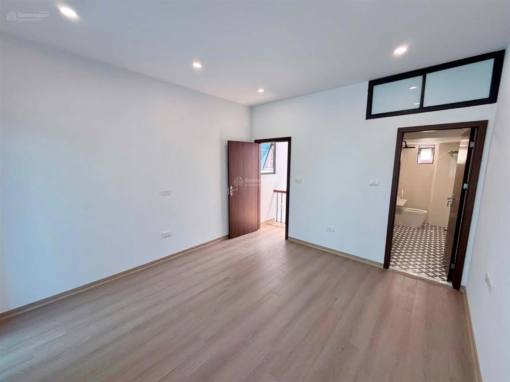 Bán gấp nhà khâm thiên. 35m2, 4 tầng, thoáng trước sau, tặng full nội thất. giá chỉ hơn 8 tỷ